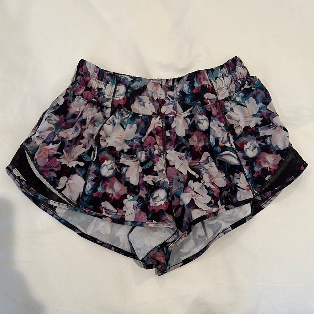 Lululemon Blue/Purple Print Hotty Hot Shorts Size 4